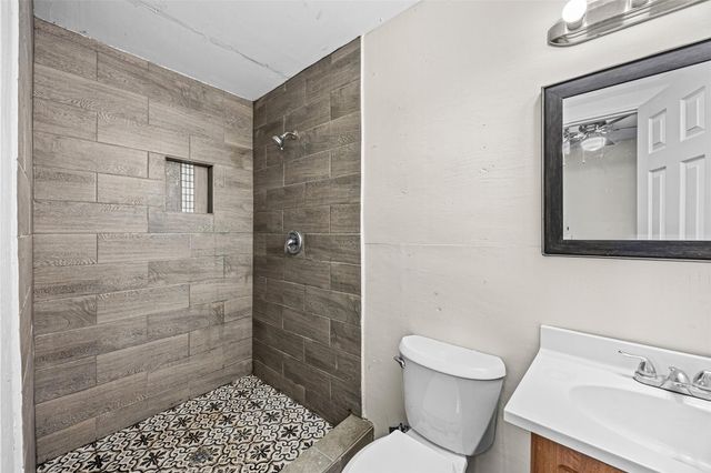 655 County Road 2285, Cleveland, TX 77327