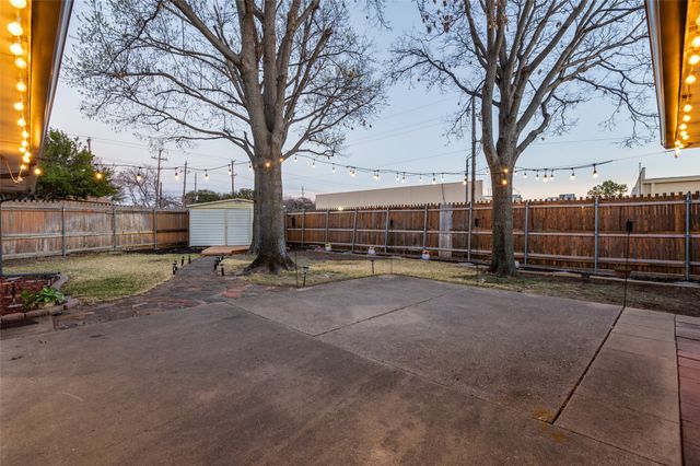 2418 Vista Glen Lane, Carrollton, TX 75007