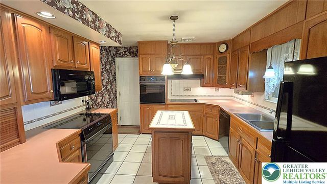 3203 Parkview Drive, Whitehall Twp, PA 18052