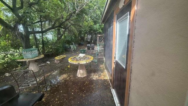 2411 Hayes St, Hollywood, FL 33020