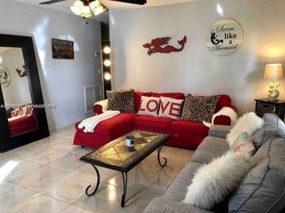 2411 Hayes St, Hollywood, FL 33020