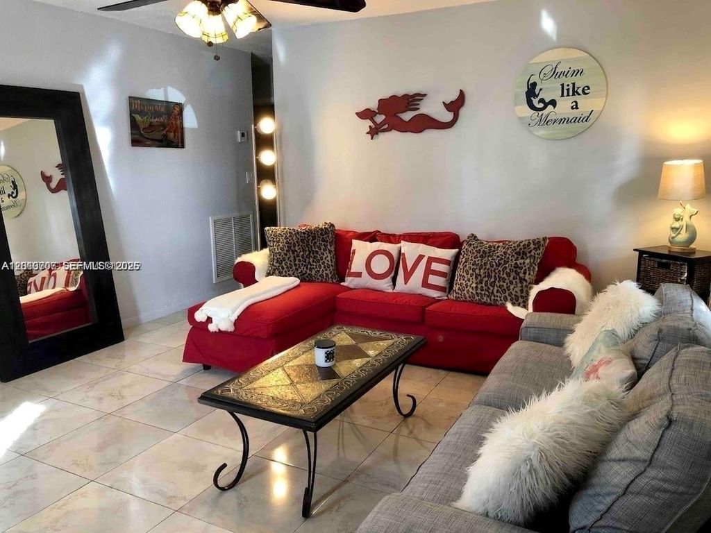 2411 Hayes St, Hollywood, FL 33020