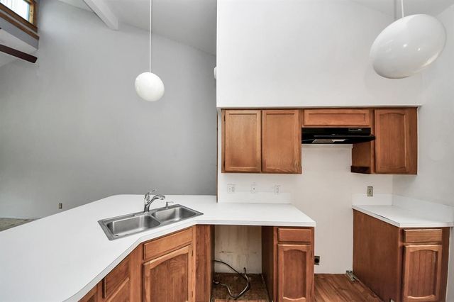 170 April Point Drive N 170, Conroe, TX 77356