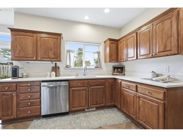 641 Mary Dr, Molalla, OR 97038