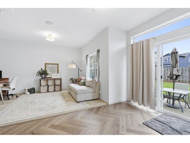 641 Mary Dr, Molalla, OR 97038