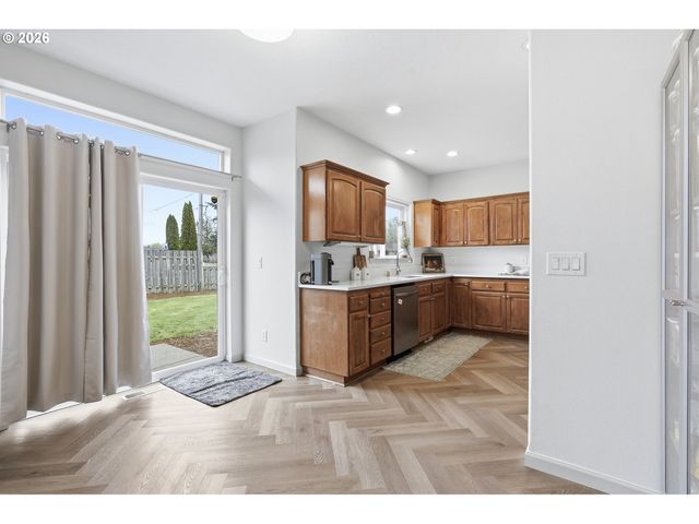 641 Mary Dr, Molalla, OR 97038