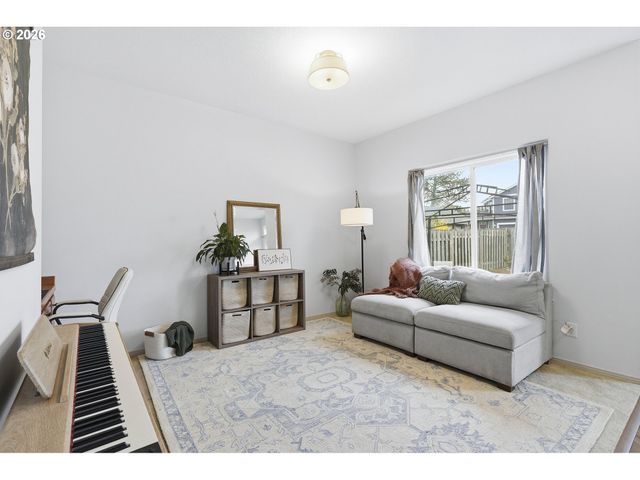 641 Mary Dr, Molalla, OR 97038