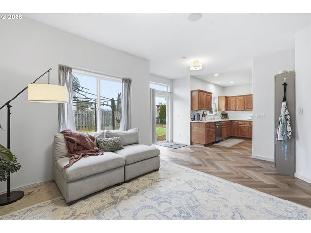 641 Mary Dr, Molalla, OR 97038