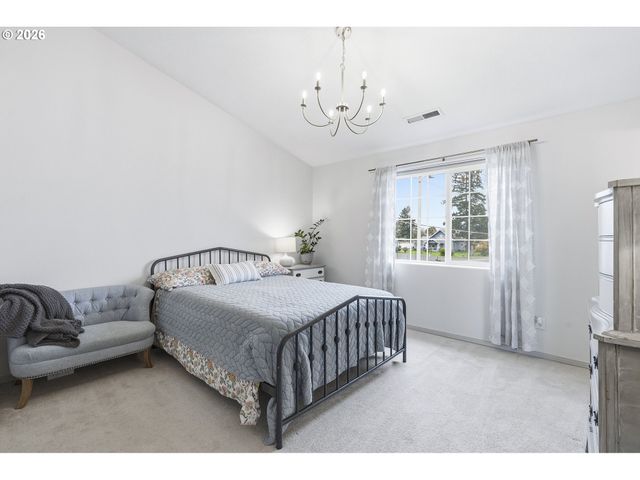 641 Mary Dr, Molalla, OR 97038