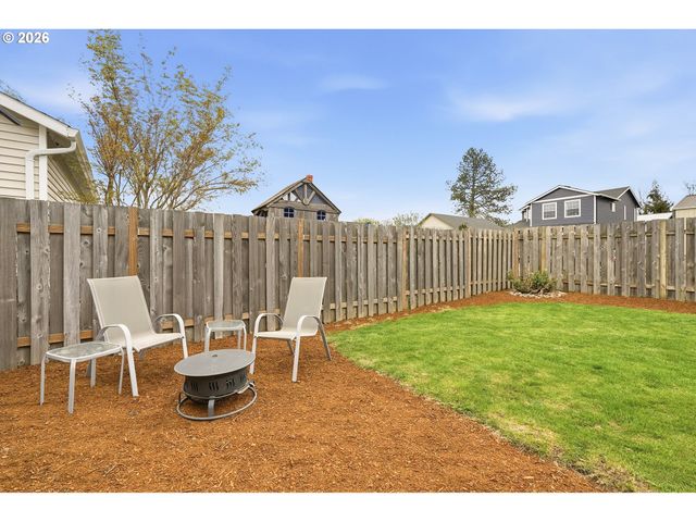 641 Mary Dr, Molalla, OR 97038