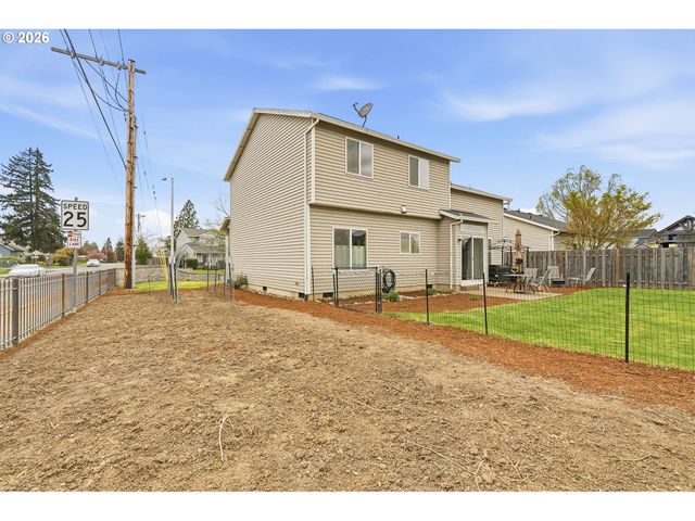 641 Mary Dr, Molalla, OR 97038