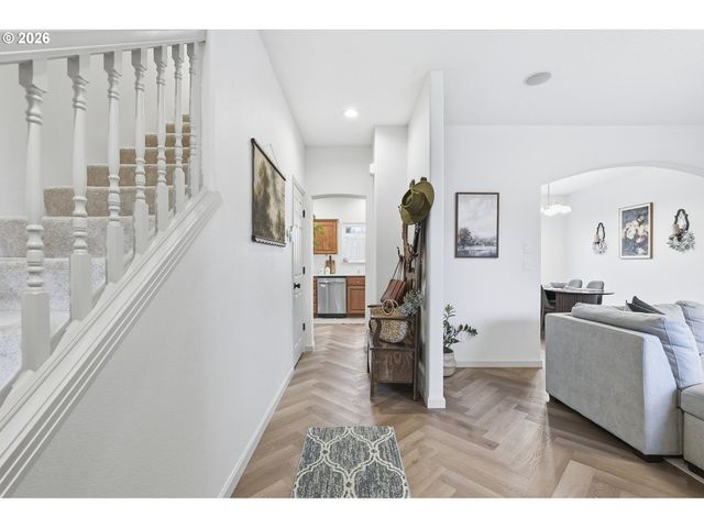 641 Mary Dr, Molalla, OR 97038