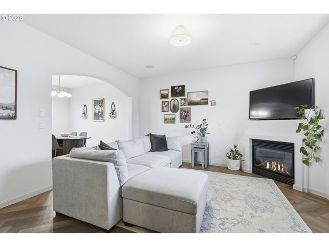 641 Mary Dr, Molalla, OR 97038