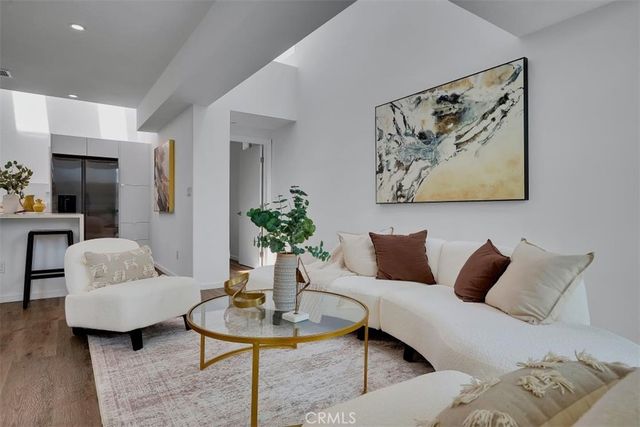 6919 Knowlton Place, Los Angeles, CA 90045