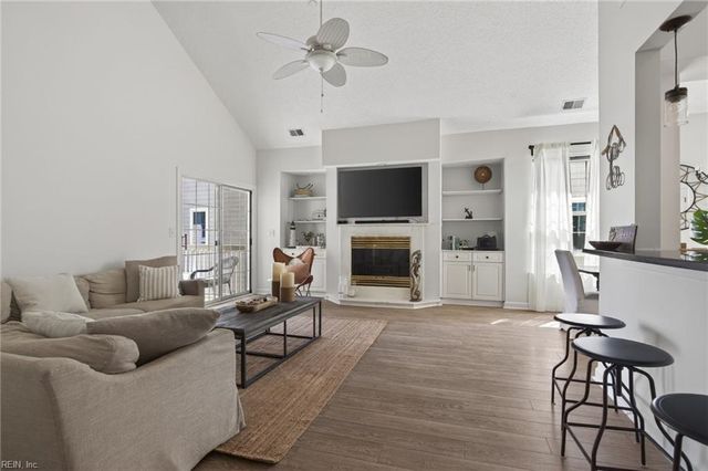 3232 Silver Sands Cir Apt 300, Virginia Beach, VA 23451
