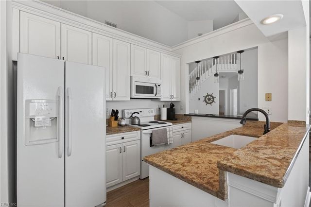 3232 Silver Sands Cir Apt 300, Virginia Beach, VA 23451