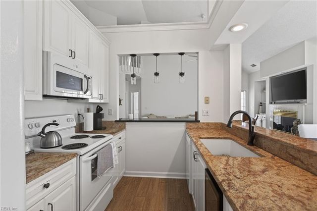 3232 Silver Sands Cir Apt 300, Virginia Beach, VA 23451