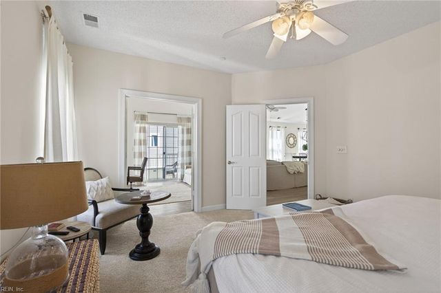 3232 Silver Sands Cir Apt 300, Virginia Beach, VA 23451