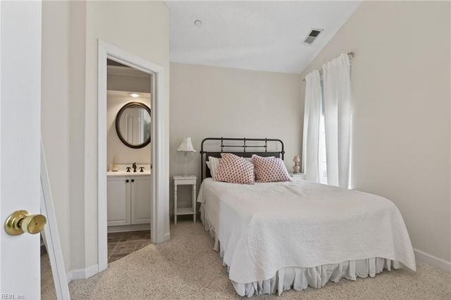 3232 Silver Sands Cir Apt 300, Virginia Beach, VA 23451