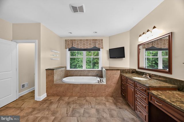 8711 CHESTNUT GROVE RD, Frederick, MD 21701