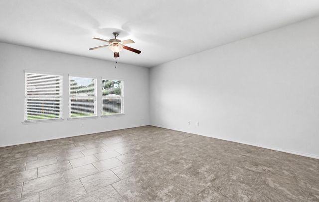 166 Meadow Grove Drive, Conroe, TX 77384