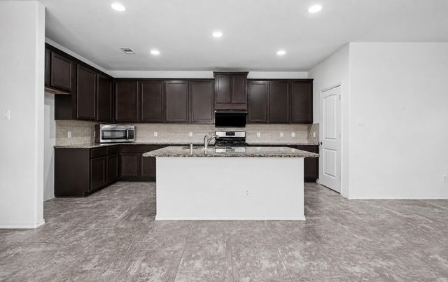 166 Meadow Grove Drive, Conroe, TX 77384