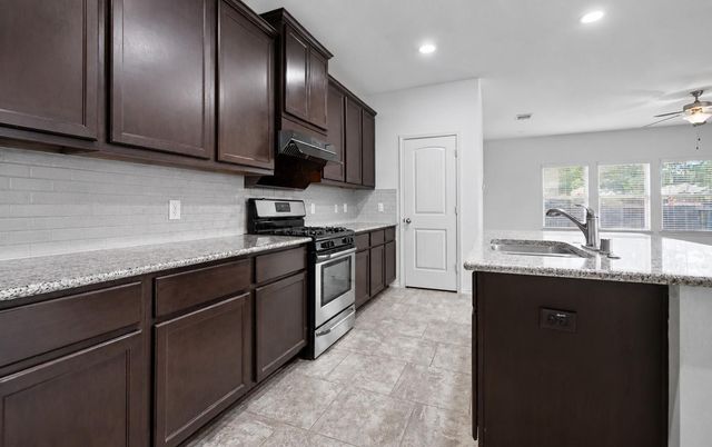 166 Meadow Grove Drive, Conroe, TX 77384