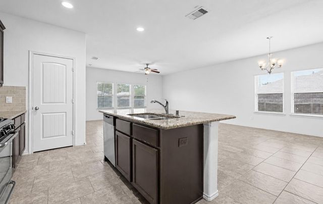 166 Meadow Grove Drive, Conroe, TX 77384