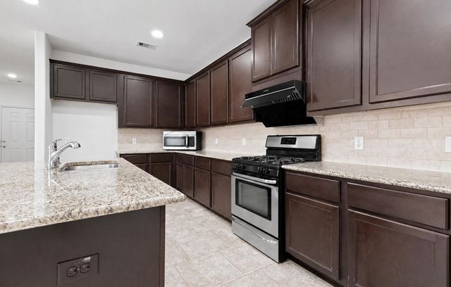166 Meadow Grove Drive, Conroe, TX 77384
