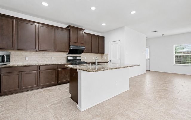 166 Meadow Grove Drive, Conroe, TX 77384