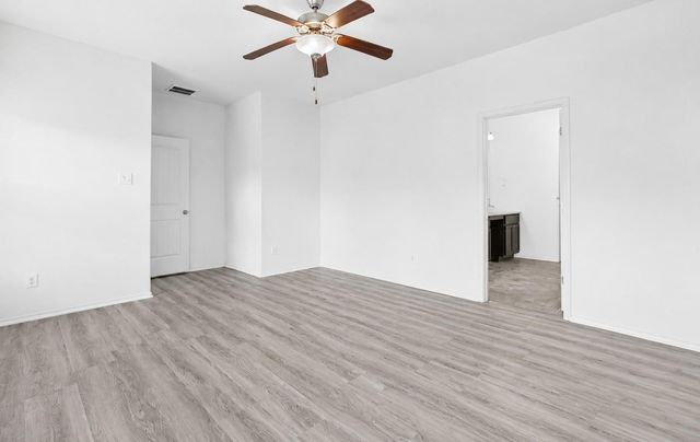 166 Meadow Grove Drive, Conroe, TX 77384