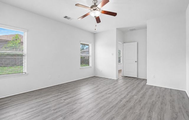 166 Meadow Grove Drive, Conroe, TX 77384