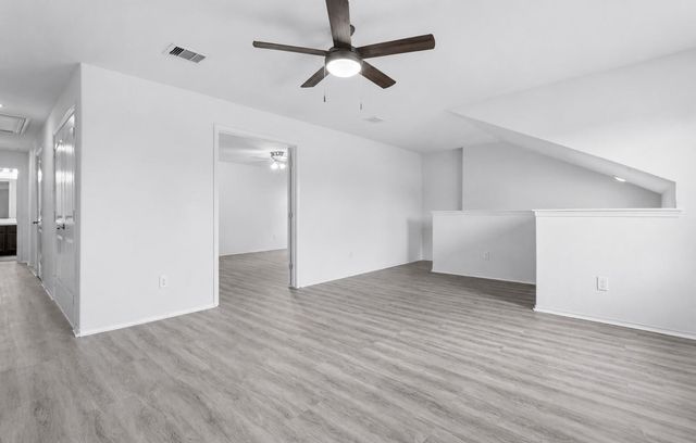 166 Meadow Grove Drive, Conroe, TX 77384