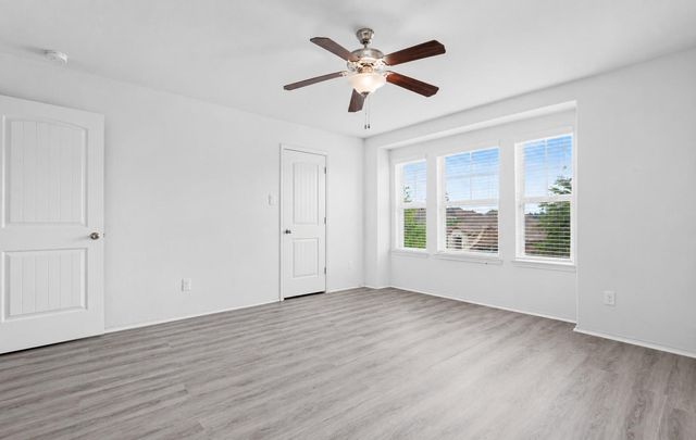 166 Meadow Grove Drive, Conroe, TX 77384