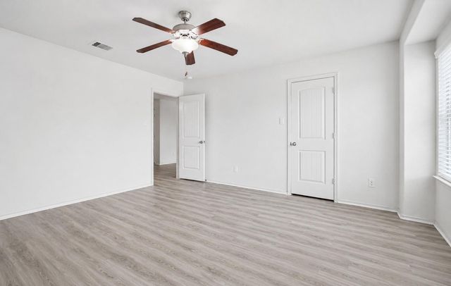 166 Meadow Grove Drive, Conroe, TX 77384