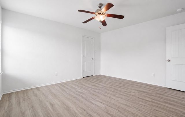 166 Meadow Grove Drive, Conroe, TX 77384
