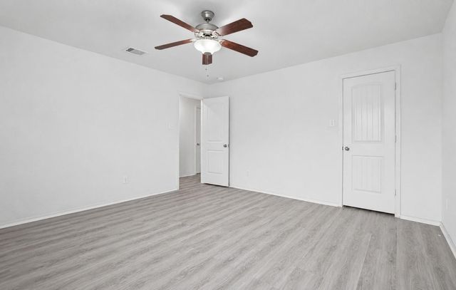 166 Meadow Grove Drive, Conroe, TX 77384