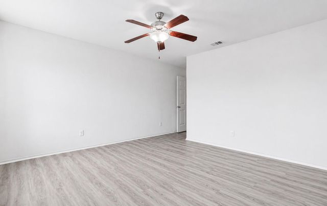 166 Meadow Grove Drive, Conroe, TX 77384