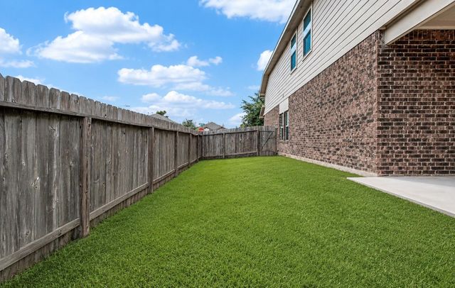 166 Meadow Grove Drive, Conroe, TX 77384
