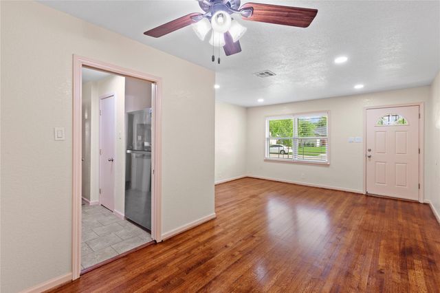 6714 Langdon Lane, Houston, TX 77074