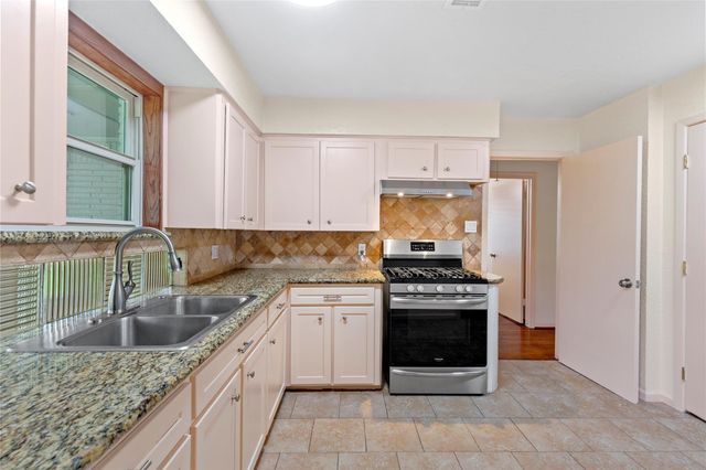 6714 Langdon Lane, Houston, TX 77074