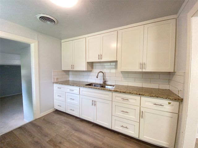 5321 Locke Avenue, Fort Worth, TX 76107