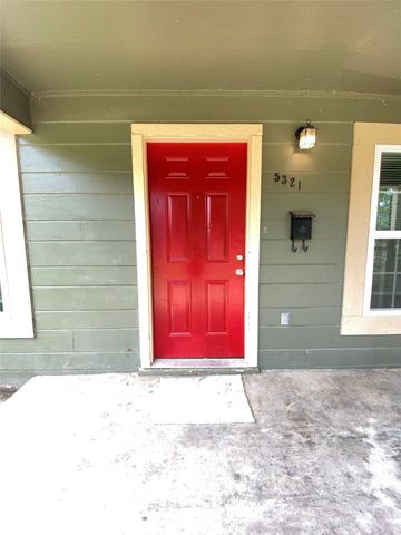 5321 Locke Avenue, Fort Worth, TX 76107