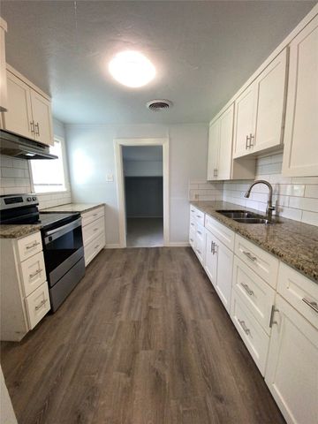 5321 Locke Avenue, Fort Worth, TX 76107