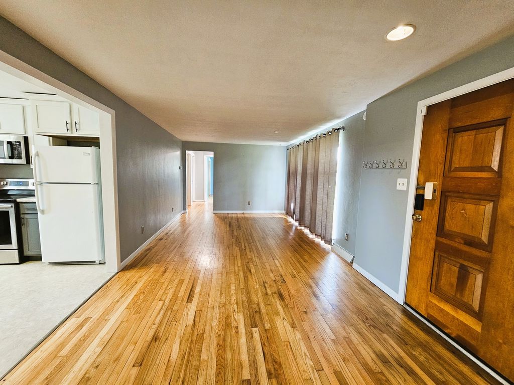 Image 13 of property listing at 700 Magnolia Avenue, Mt Vernon, IL 62864