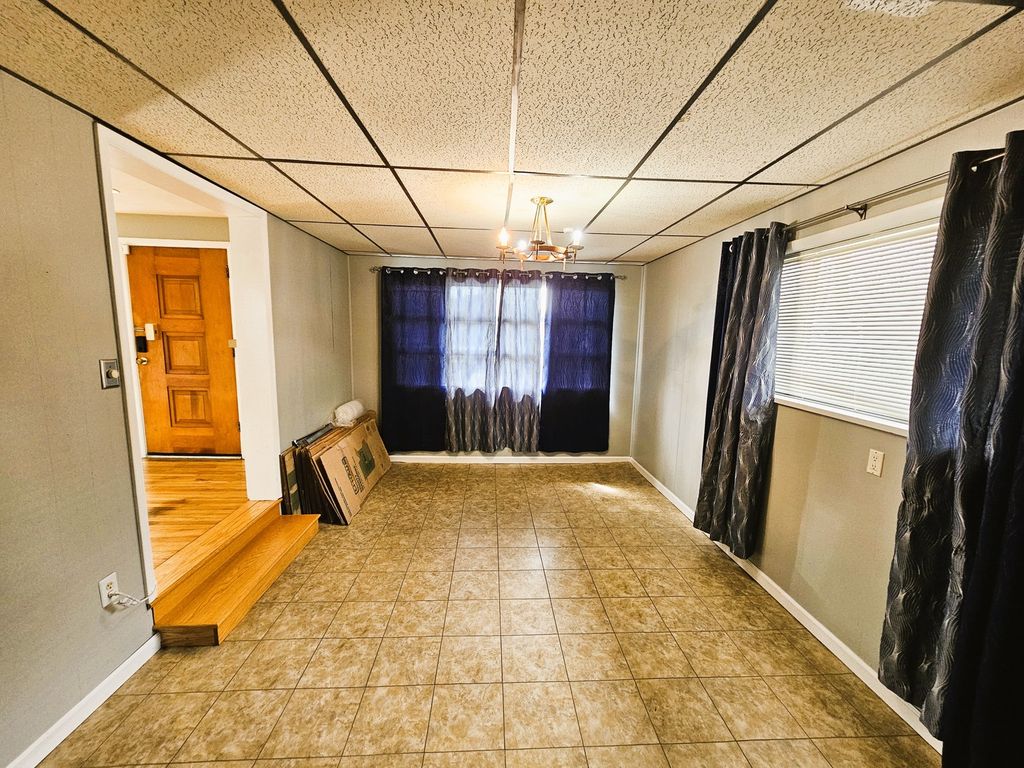 Image 17 of property listing at 700 Magnolia Avenue, Mt Vernon, IL 62864