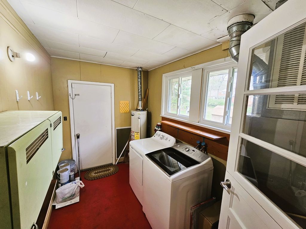 Image 18 of property listing at 700 Magnolia Avenue, Mt Vernon, IL 62864