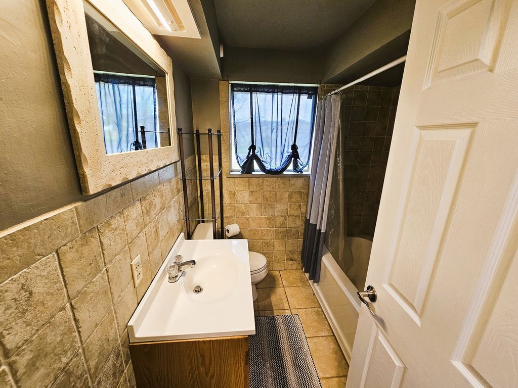 Image 22 of property listing at 700 Magnolia Avenue, Mt Vernon, IL 62864