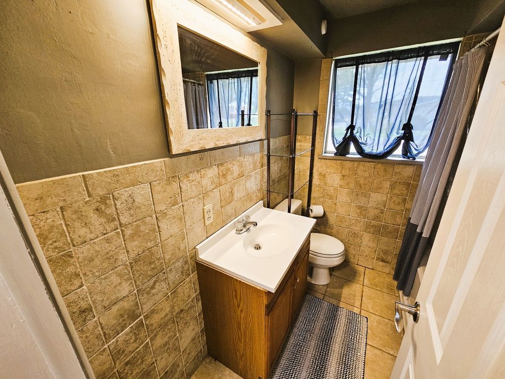 Image 23 of property listing at 700 Magnolia Avenue, Mt Vernon, IL 62864