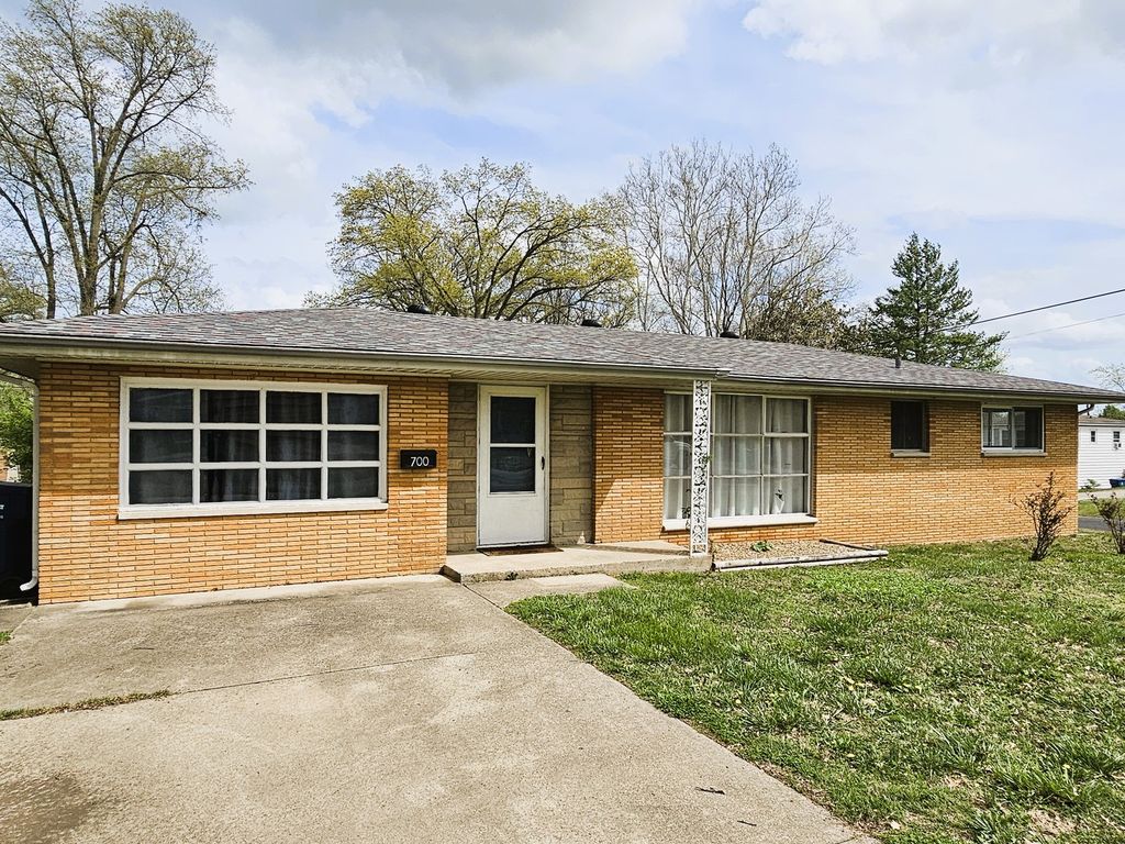 Image 5 of property listing at 700 Magnolia Avenue, Mt Vernon, IL 62864